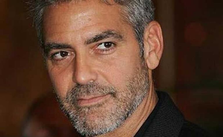George Clooney, en medio de un escándalo por manejar una lancha en Venecia. (Foto: Web)