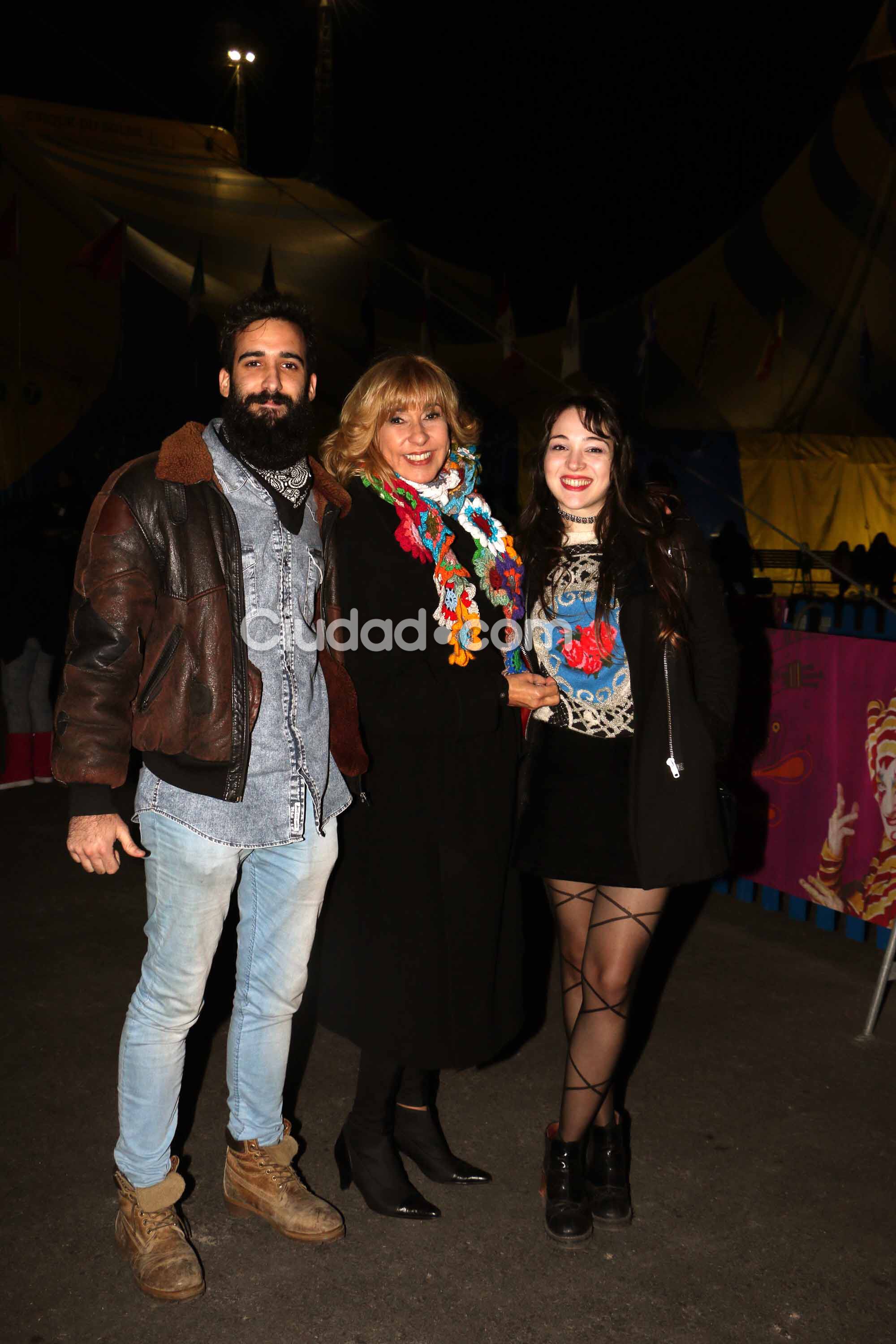 Georgina Barbarossa en familia fue a ver el Cirque Du Soleil. (Foto: Movilpress-Ciudad.com)