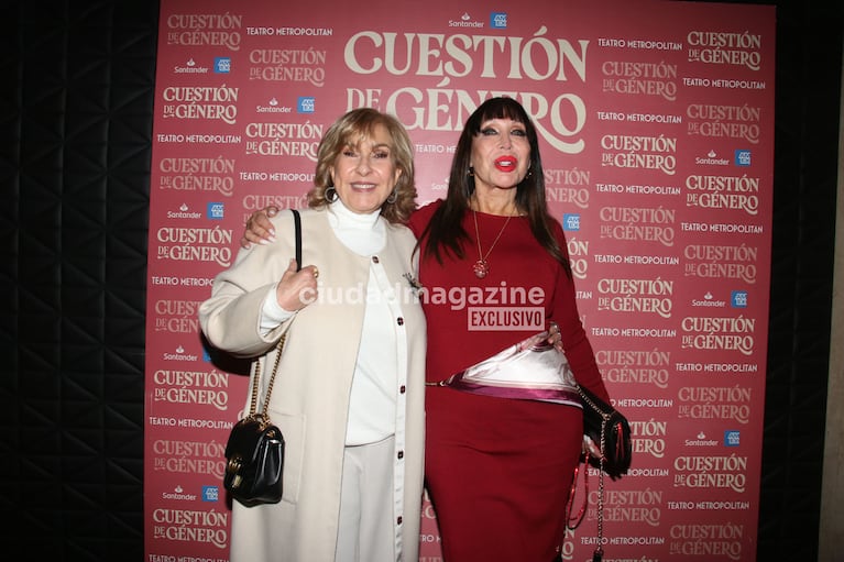Georgina Barbarossa fue a ver a Moria al teatro y celebraron sus 80 años (Foto: Movilpress).