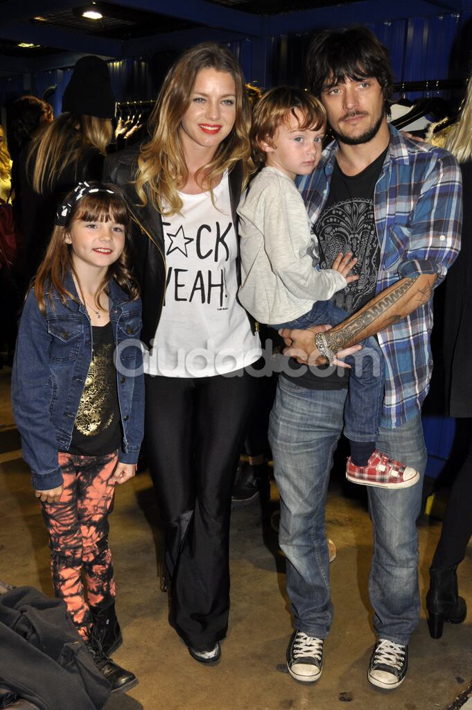 Geraldine Neumann, su marido y sus hijos. (Foto: Jennifer Rubio-Ciudad.com)