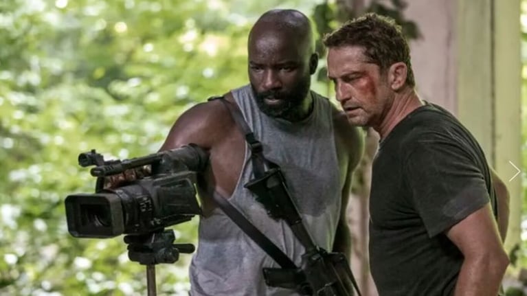 Gerard Butler debe combatir a la milicia separatista que secuestra a todos los viajeros.