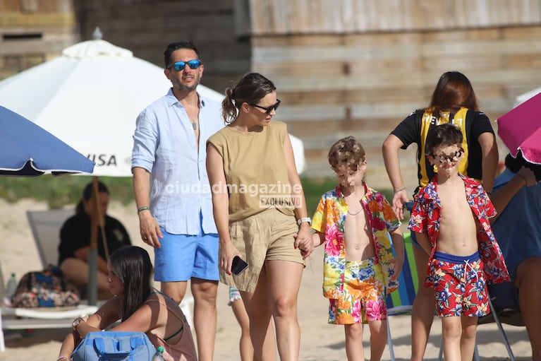 Germán Paoloski y Sabrina Garciarena con sus hijos en Punta del Este (Fotos: Ramiro Souto).