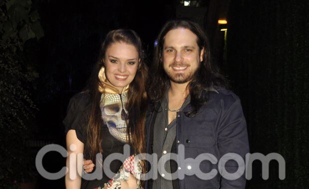 Germán Tripel y su novia Florencia Otero, de festejo en La Plaza. (Foto: Jennifer Rubio-Ciudad.com)