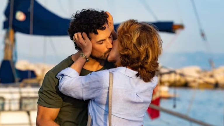 Giacomo Gianniotti y Monica Guerritore interpretan a la pareja protagonista de la serie.