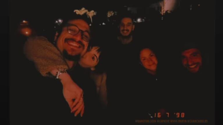 Gianinna Maradona compartió en las redes una romántica postal dándole un beso a Daniel Osvaldo (Foto: Captura de Instagram Stories)