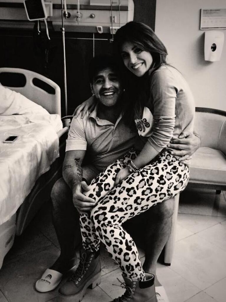 Gianinna Maradona publicó esta foto junto a su papá en el sanatorio. (Foto: @gianmaradona)