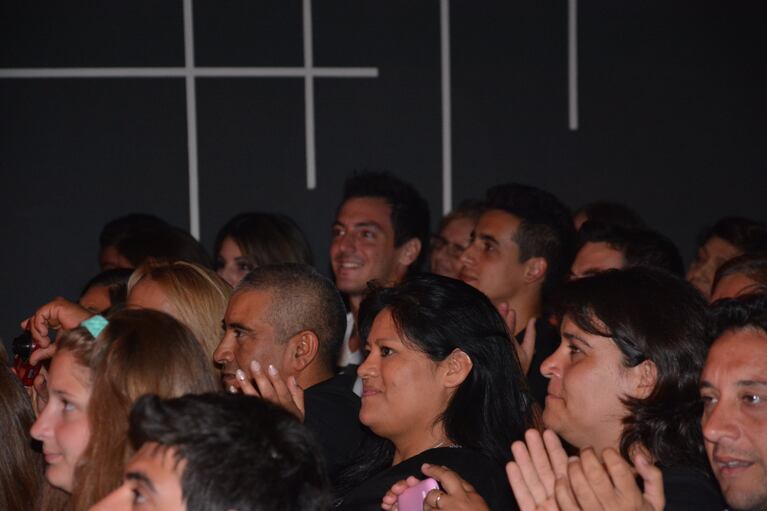 Giannina Maradona, junto a su novio, fue a ver a Dalma al teatro (Foto: Vito Callejón)