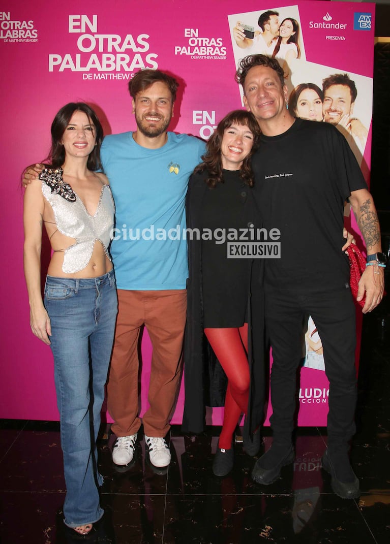 Gime Accardi, Andrés Gil, Cande Vetrano y Nico Vázquez en el estreno de prensa de En Otras Palabras (Foto: Movilpress).