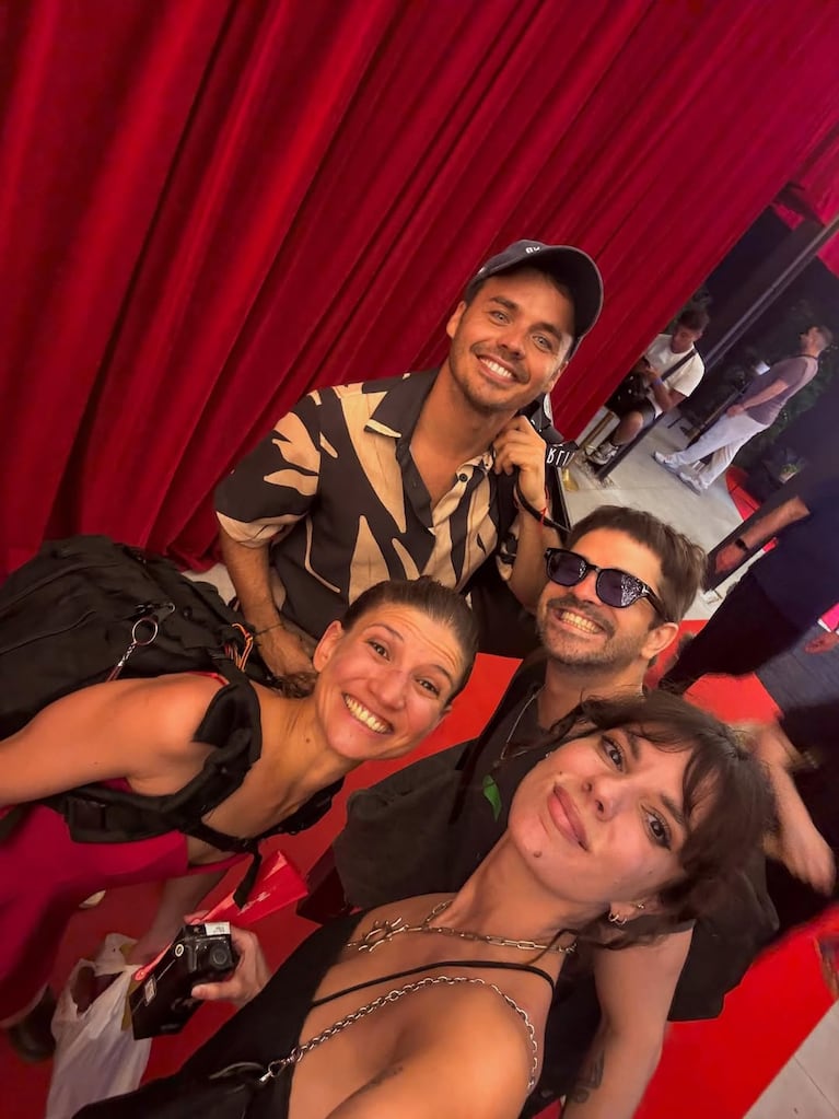 Gimena Accardi en España con amigos. (Foto: @gimeaccardi)