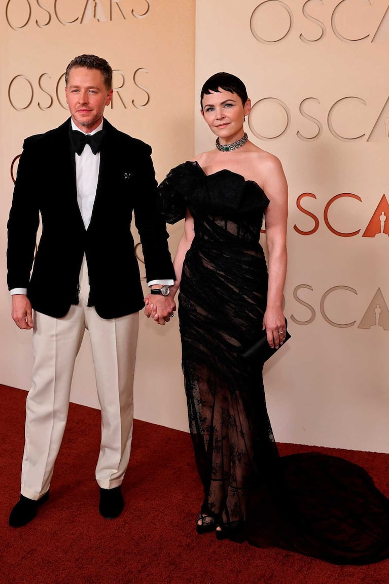 Ginnifer Goodwin y Josh Dallas  (Foto: REUTERS--Daniel Cole)