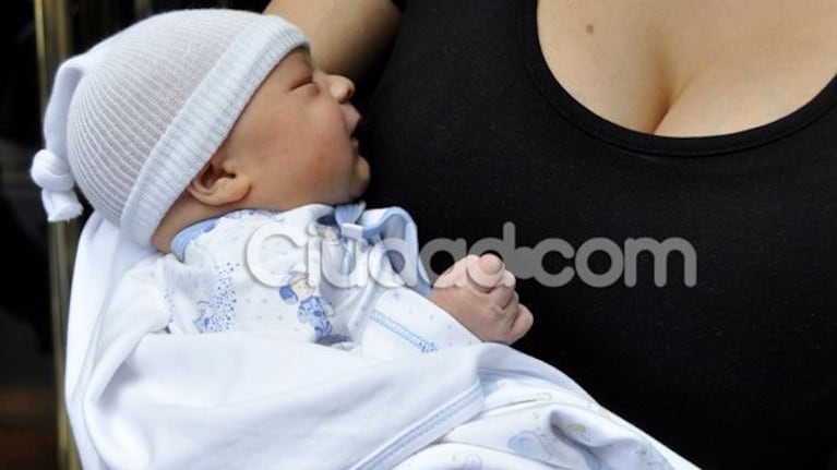 Gisela Bernal, feliz con su bebé y Ariel Diwan. (Foto: Jennifer Rubio - Ciudad.com)
