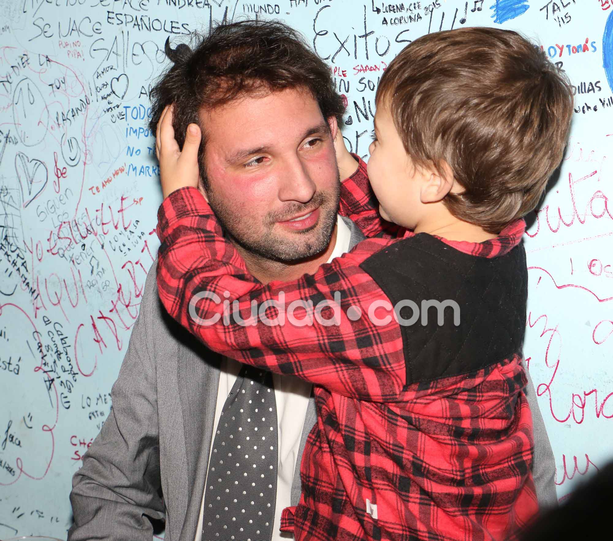 Gonzalo Gamarra y Thiago, en el cumpleaños de Barbie (Foto: Movilpress)