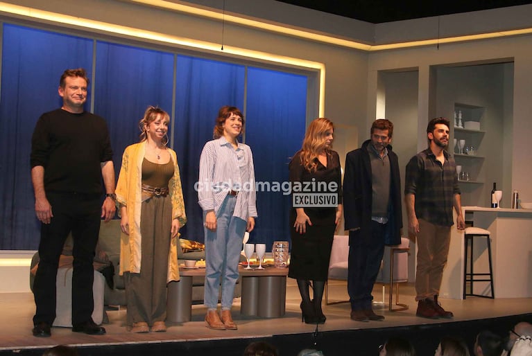 Gonzalo Heredia, Mey Scapola, Guillermo Pfening, Nicolás Pauls, Vanesa González y Laura Cymer estrenaron la obra Coherencia (Foto: Movilpress).