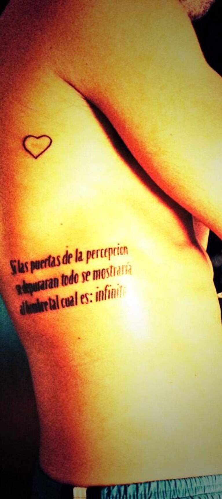 Gonzalo Heredia mostró sus nuevos y sexies tatuajes (Fotos: Twitter). 