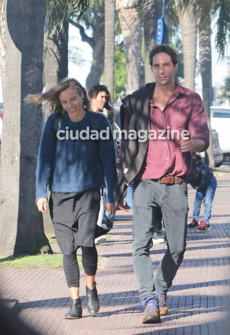 Gonzalo Valenzuela y su novia chilena, mimosos: paseo y almuerzo con los hijos del actor 