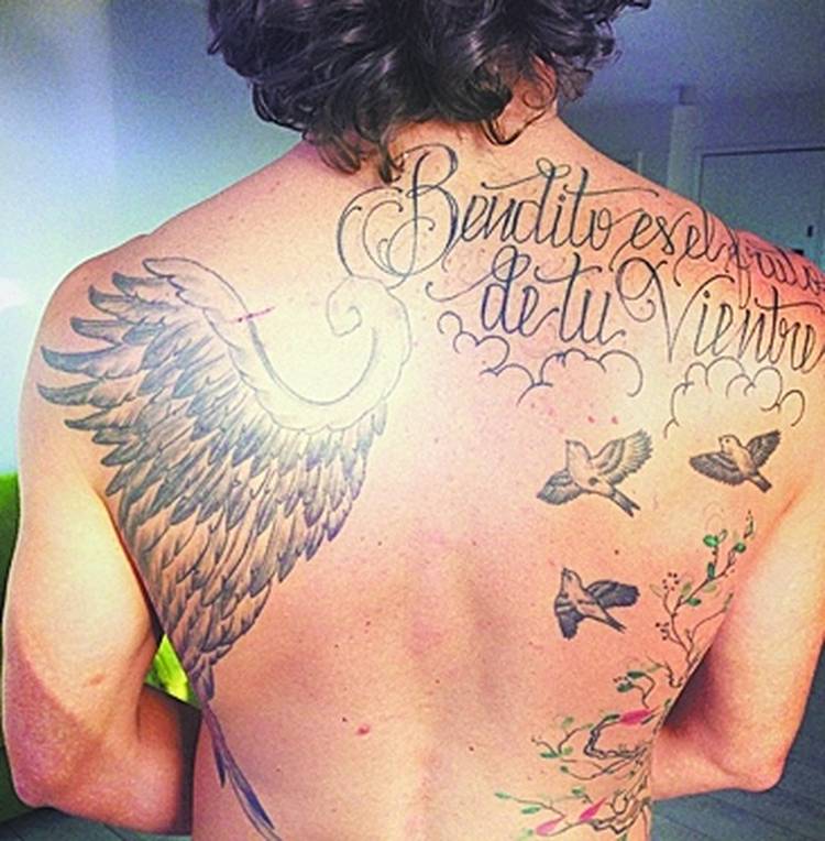 Gonzalo Valenzuela y un nuevo (y enigmático) tatuaje. (Foto: Clarín)