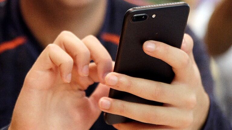 Google Chat permite buscar contenido en conversaciones antiguas mediante palabras clave o filtros. Foto: AP.