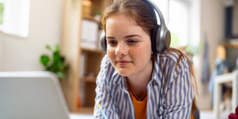 Google desarrolla una herramienta para mejorar la expresión oral en inglés con inteligencia artificial, accesible desde el Buscador.
