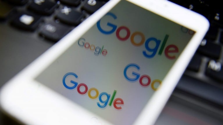 Google está desarrollando una opción para 'Encontrar mi dispositivo' que integrará tecnología de banda ultraancha (UWB), mejorando la precisión en la ubicación de dispositivos.
