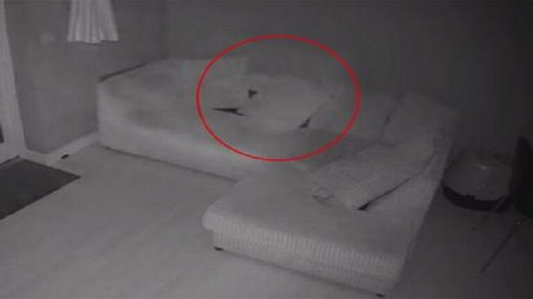 Grabaron a un fantasma dentro de una casa en Reino Unido