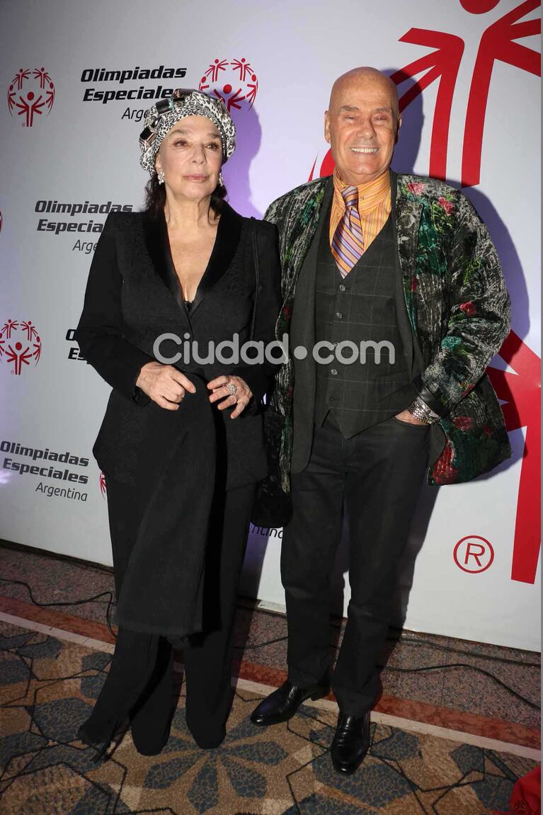 Graciela Borges y el diseñador Gino Bogani, puro glam (Fotos: Movilpress). 