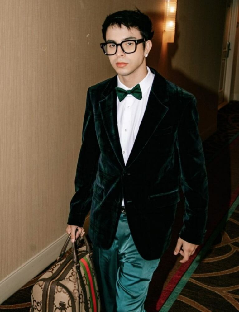 Grammy Latinos: Rusherking deslumbró con su look formal en la alfombra roja