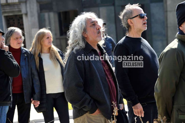 Gringui Herrera y Alfredo Toth en el último adiós a Miguel Zavaleta (Foto: Movilpress).