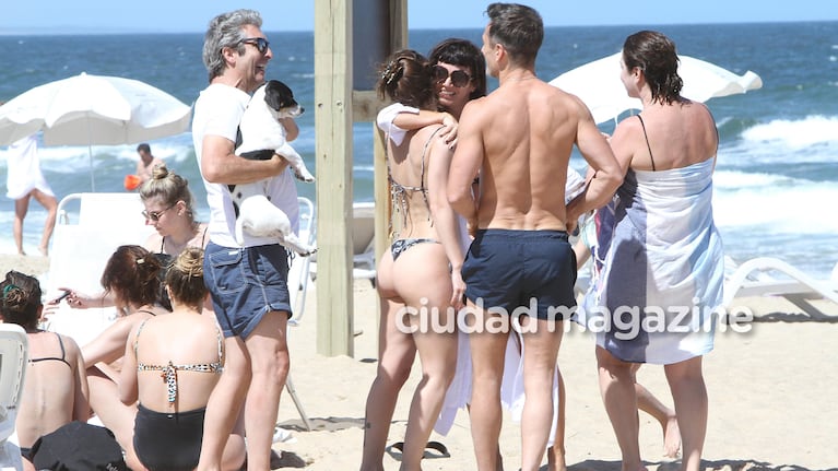 Griselda Siciliani, junto a su hija, Margarita, Carlos Casella y la familia Darín (Foto: GM Press)