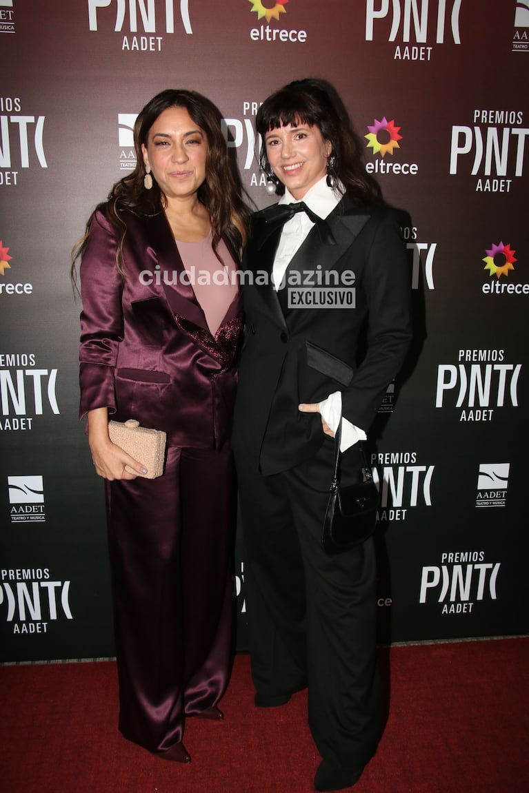 Griselda Siciliani y Lorena Vega  en los Premios Pinti (Foto: Movilpress).