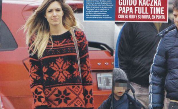 Guido Kaczka, su hijo y su pareja, Sole. (Foto: Revista Caras)