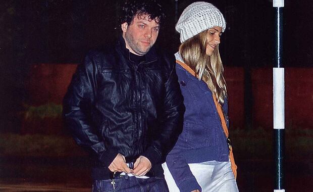 Guido Kaczka y su novia paseando por Las Cañitas. (Foto: revista Caras)