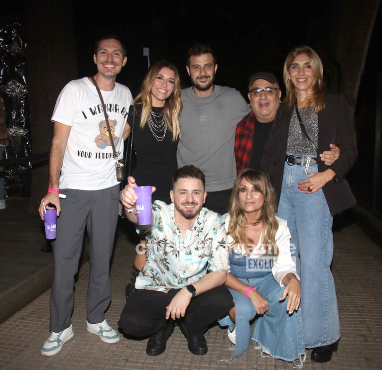 Guido Zaffora, Mariana Brey, Diego Leuco, La Barby, Karina Iavícoli y Marcela Tauro en el cumpleaños de Pampito (Foto: Movilpress).