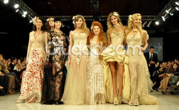 Guillermina Valdés brilló en la pasarela vestida de novia. (Foto: Jennifer Rubio)