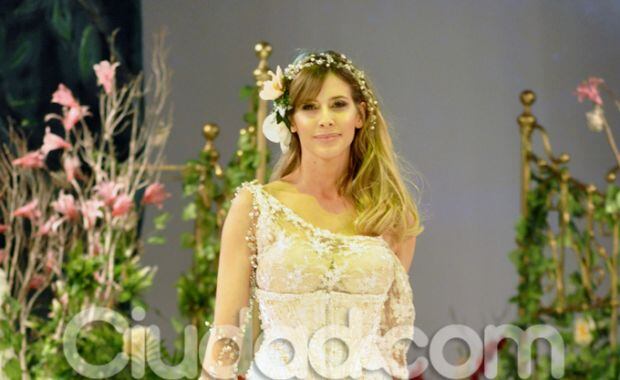 Guillermina Valdés brilló en la pasarela vestida de novia. (Foto: Jennifer Rubio)
