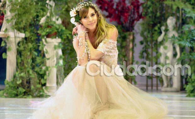 Guillermina Valdés brilló en la pasarela vestida de novia. (Foto: Jennifer Rubio)