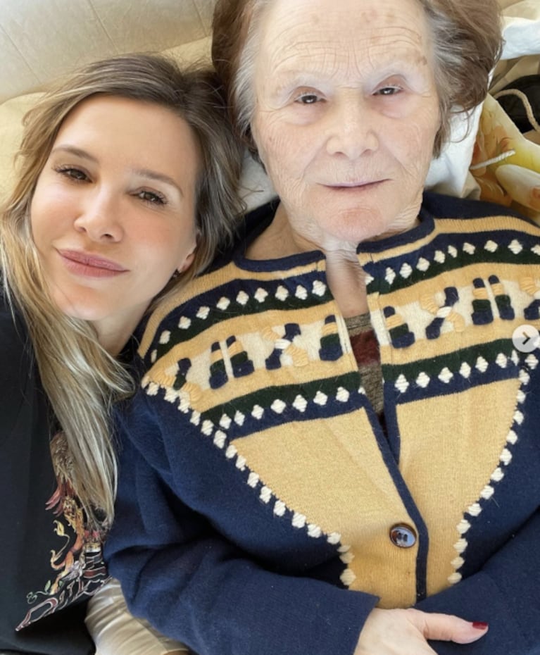 Guillermina Valdés junto a su abuela en Necochea