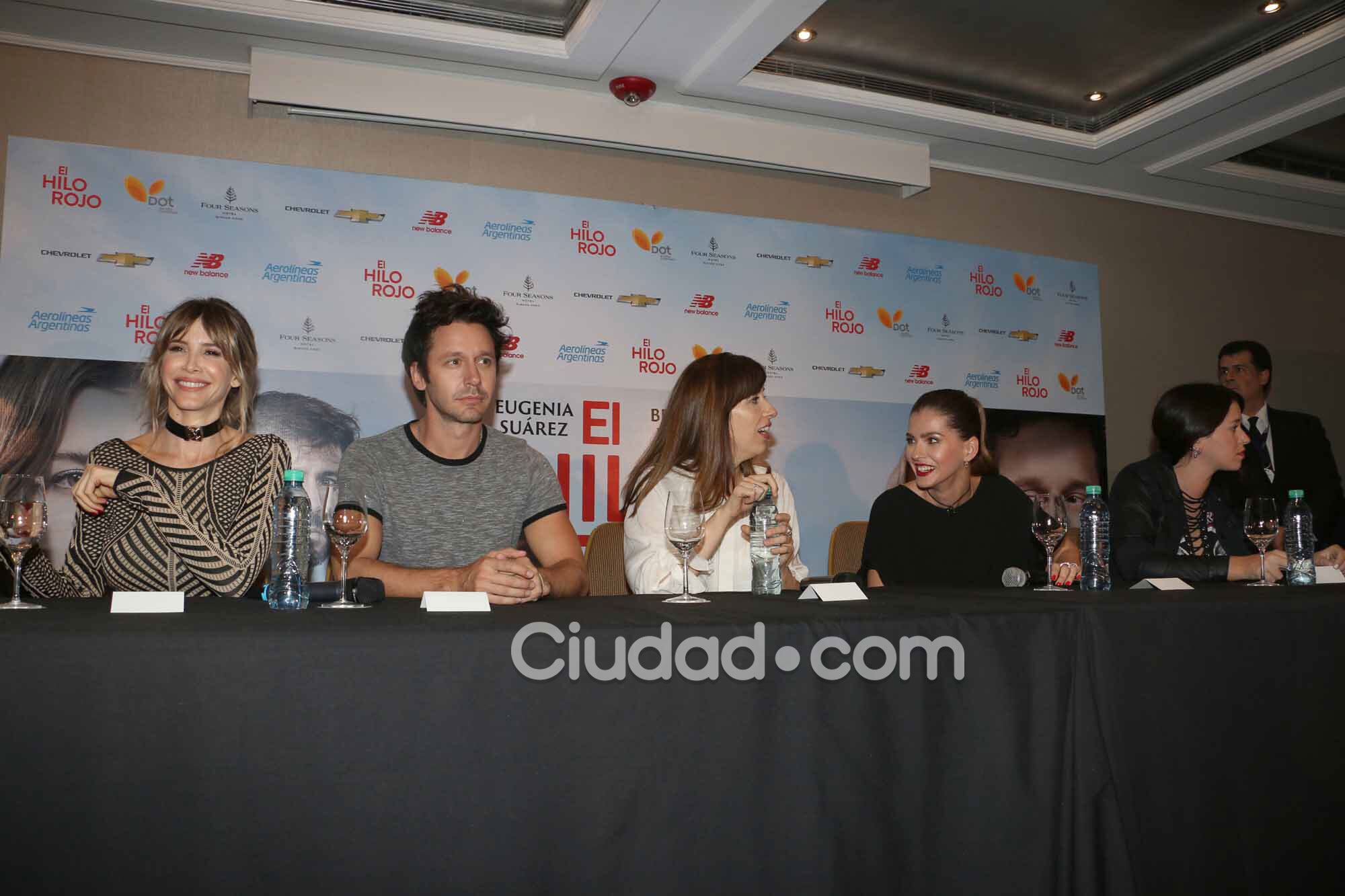 Guillermina Valdés, muy sensual en la conferencia (Fotos: Movilpress).