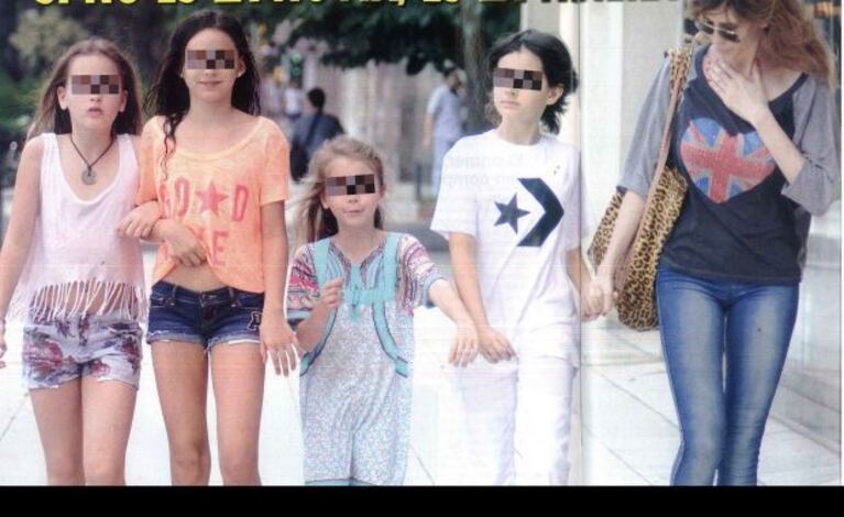 Guillermina Valdés paseando con sus tres hijos y Juanita Tinelli (Foto: revista Pronto)