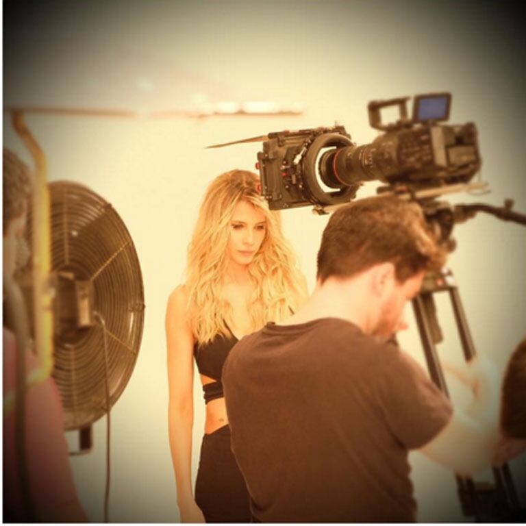 Guillermina Valdés, súper sexy en su nueva campaña (Fotos: Instagram). 