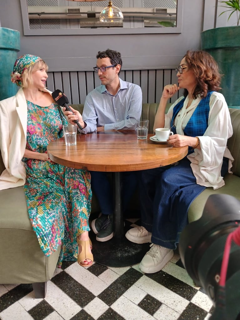 Guillermina Valdés y Ernestina Pais con Ciudad.