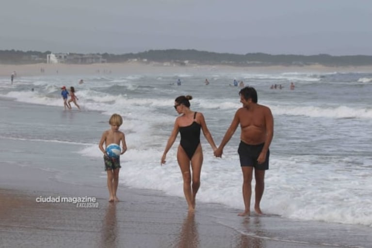 Guillermo Andino junto a Carolina Prat  y su familia en Punta del Este: el amor intacto