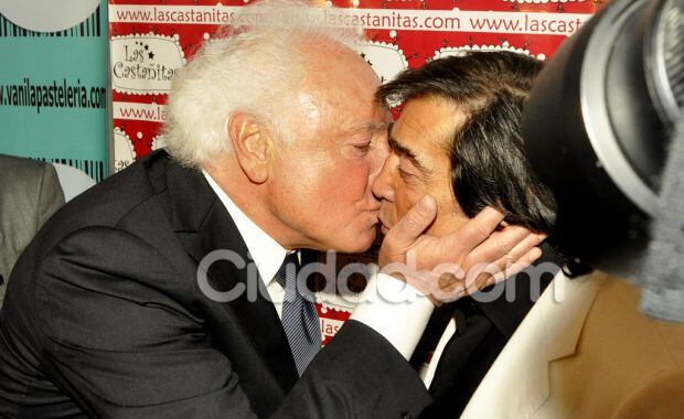Guillermo Coppola y Cacho, a puro pico (Foto: Jennifer Rubio). 