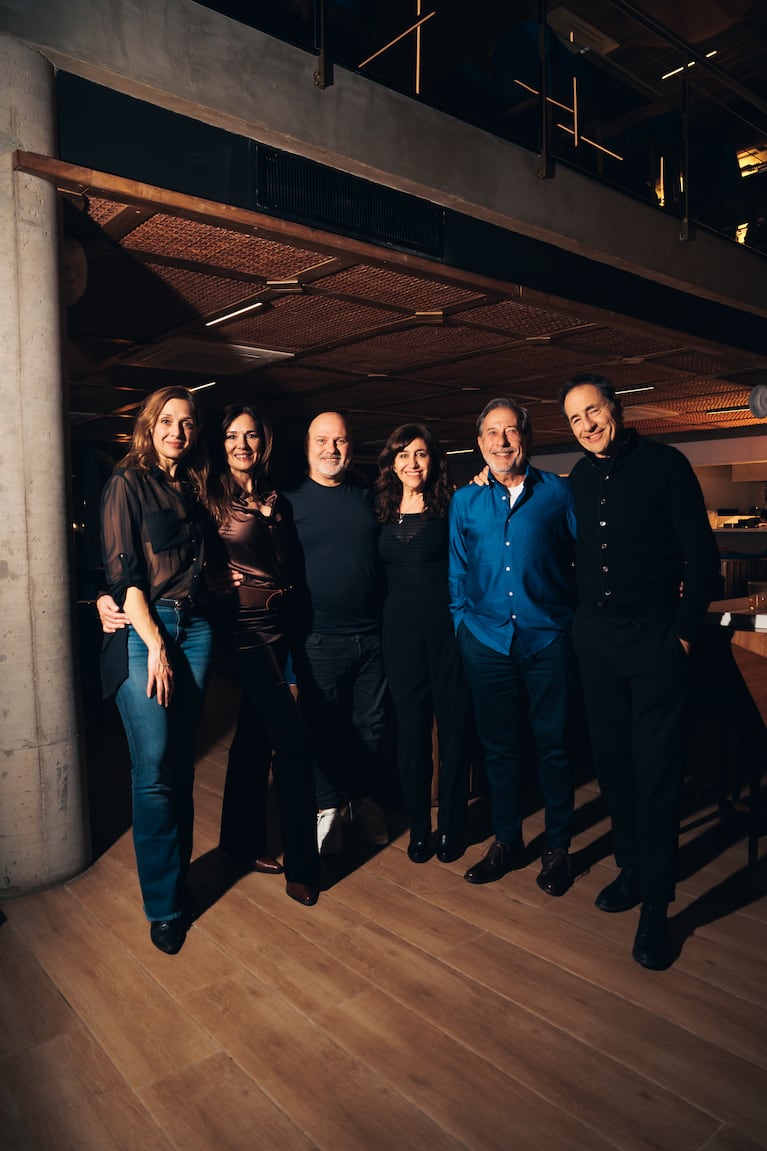 Guillermo Francella, Andrea Frigerio, Martin Seefeld, Carla Pandolfi, Maira Omar y Horacio Herman.