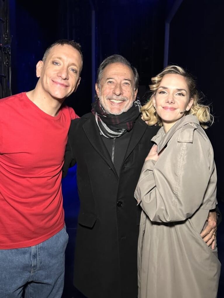 Guillermo Francella sorprendió a Nico Vázquez y Julieta Nair Calvo en el teatro: las fotos