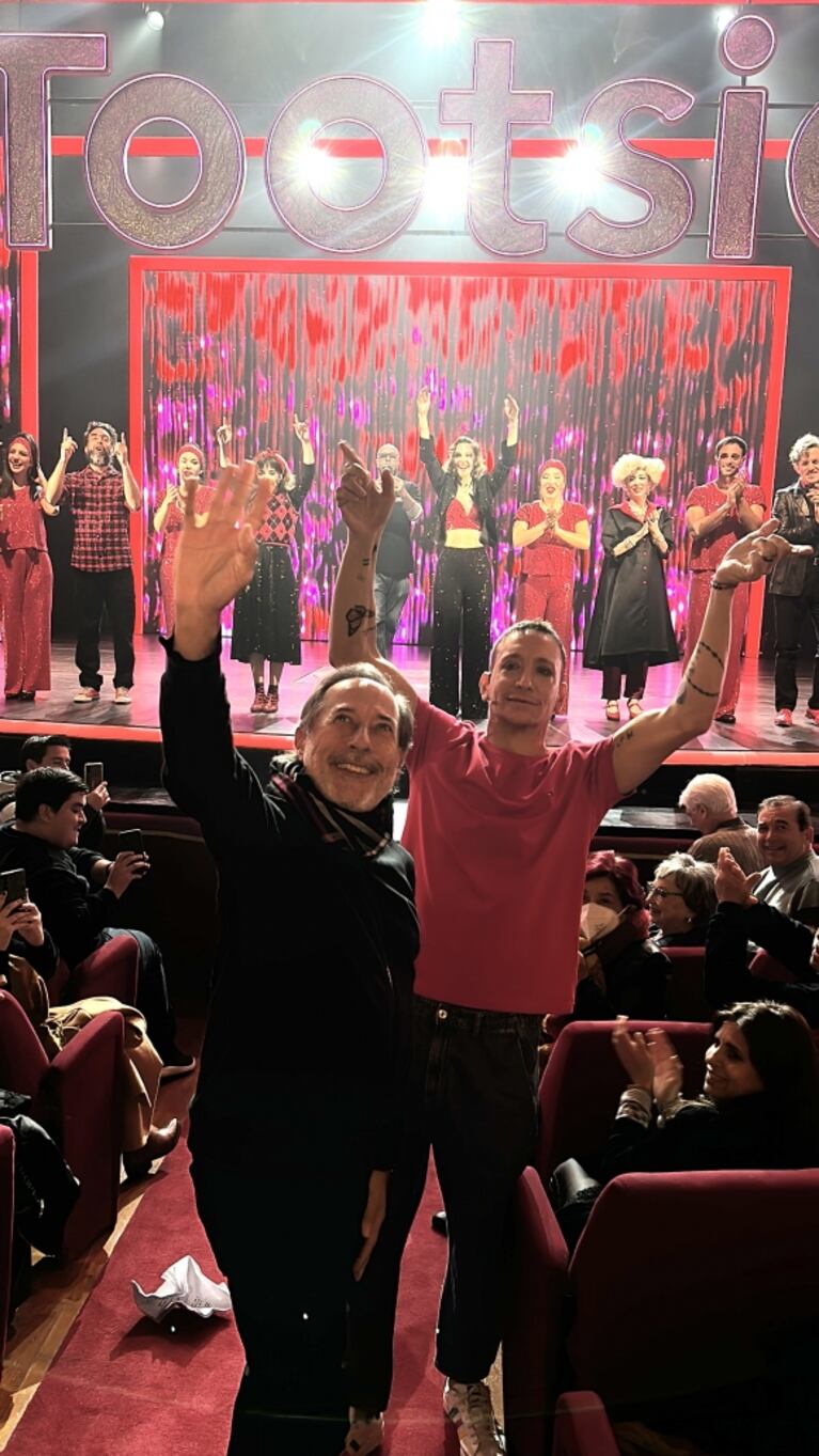 Guillermo Francella sorprendió a Nico Vázquez y Julieta Nair Calvo en el teatro: las fotos