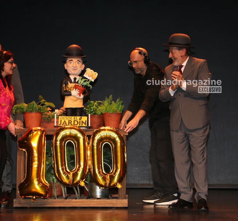 Guillermo Francella y el elenco de Desde el Jardín festejaron las 100 funciones (Foto: Movilpress).