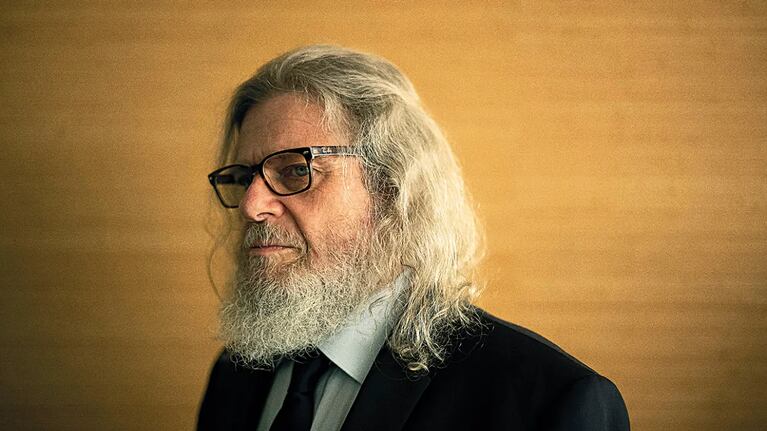 Gustavo Santaolalla busca que los jóvenes aprendan a trabajar “sin inhibiciones ni miedo al error”