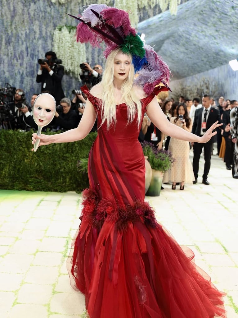 Gwendoline Christie (Foto: Instagram @metgalaofficial_)