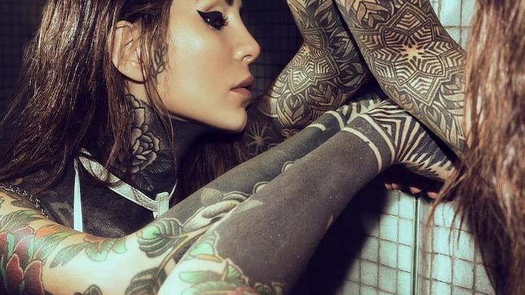Hace algunos días, Cande se tatuó la palabra "Ángel" en la cien.