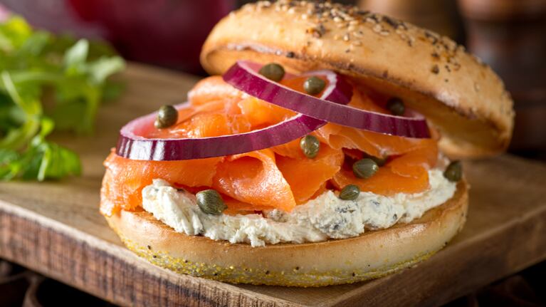 Hace este bagel de salmón ahumado con una receta rápida y simple